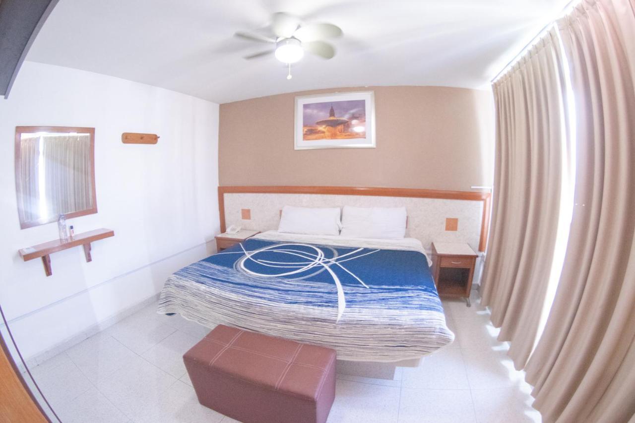 Hotel Niza Zona Piel Леон Экстерьер фото